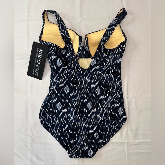 Miraclesuit Blue and White Women’s Escape One Piece in Palatium Colorblock - Picture 5 of 9